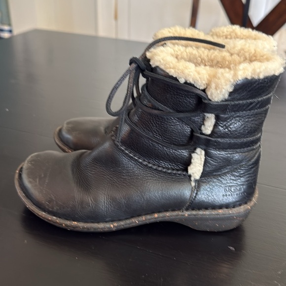 Ugg Black Leather Boots with Cream Fur Lining - Picture 3 of 7